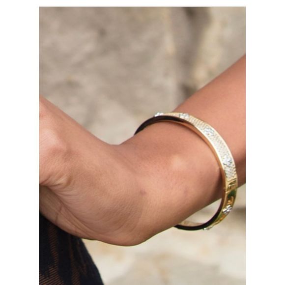 NWT FASHIONABLE ROYAL BRACELET DUEL LOOK GOLD METAL BLING CLASP - Picture 7 of 7